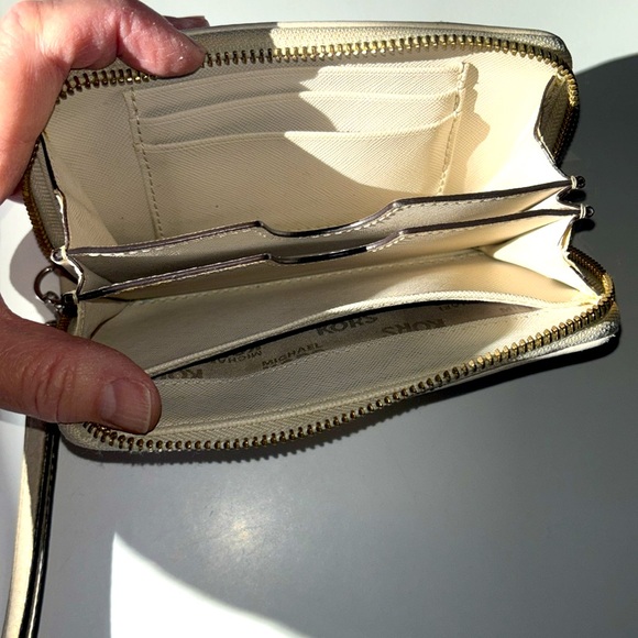 Michael Kors, cream, leather wristlet - Picture 8 of 11